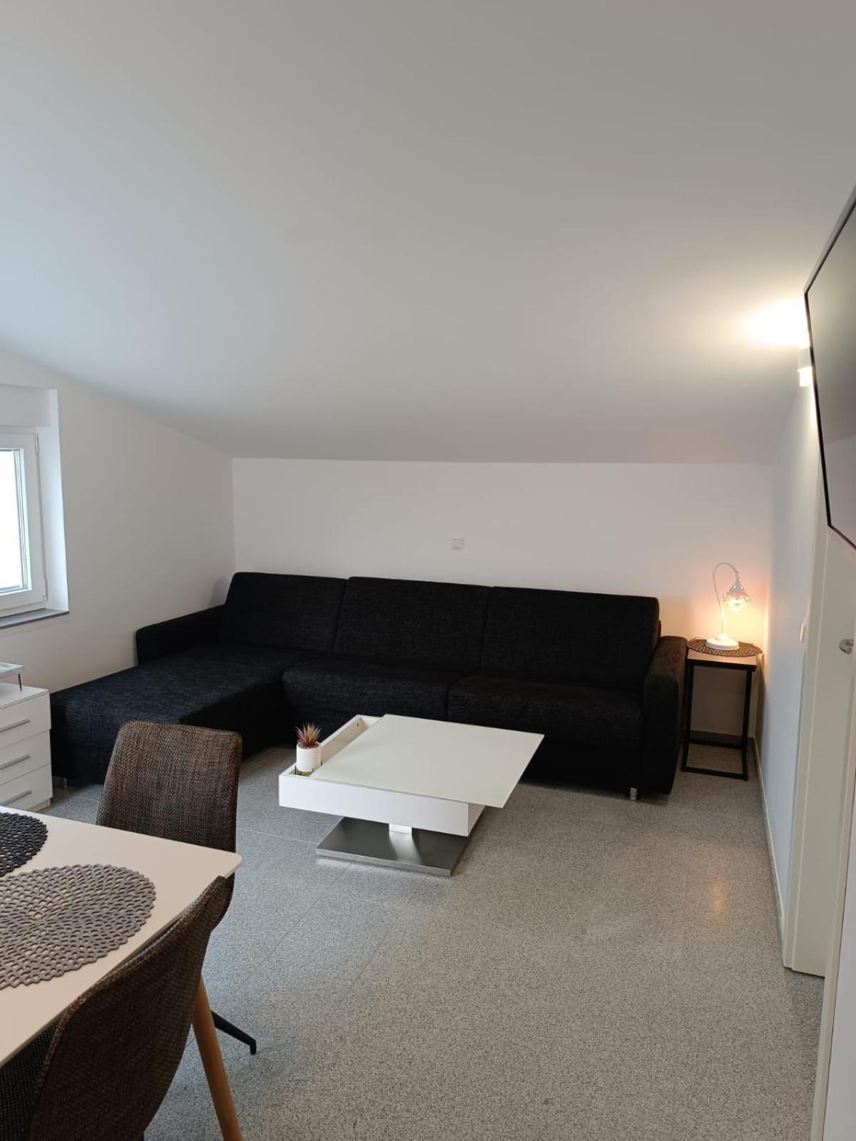 Harizma Apartment Primosten Bilik gambar